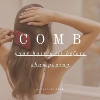 It's good to comb your hair before you wash it. If it's messy before you wash it, it'll be even worse after you wash it.
 	 Therefore, before washing hair must comb hair especially a lot of dry hair tail will meet the whole knot, when washing hair difficult to comb open, resulting in a large number of hair loss.
 	 So you can comb your hair well first, avoid knotting, and remove stains and damaged hair that's already dry and broken, so you can clean your hair and massage it.