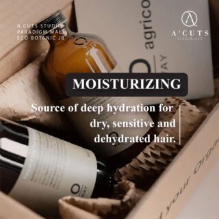 【Source of deep hydration for dry, sensitive and dehydrated hair】
 	 Dry hair appear arid, dull and break easily. To obtain soft and bouncy hair we need to supply them with the components they lack most: water and lipids. For this reason, the MOISTURIZING line uses a synergy of ingredients which are maximally nutritious, like Murumuru butter and Macadamia oil, organic Honey and biodynamic Hazelnut. A rich and precious blend which renders hair shiny and silky giving them an inebriating softness.
 	 "Good hair days start at A Cuts Studio."
 	 #acutsstudio #paradigmmalljb #ecobotanic #organicproduct